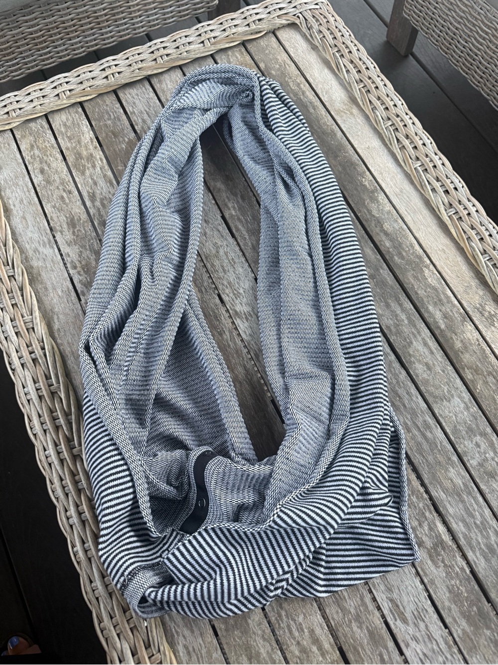 Women’s lululemon versus vinyasa Black & Gray Knit Infinity Scarf